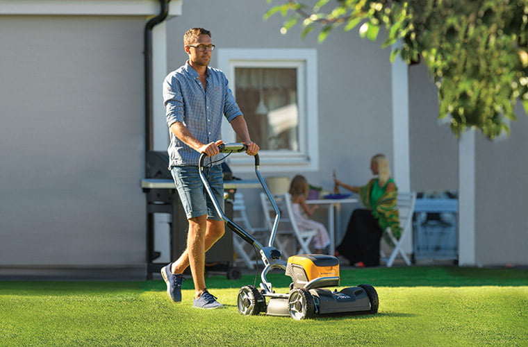 Co to jest mulczowanie? Jaką kosiarkę z mulczowaniem trawy wybrać?